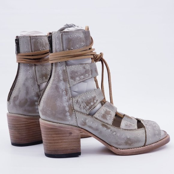 NEW FREEBIRD BY STEVEN HAZEL ICE DISTRESSED SANDAL - Picture 8 of 9